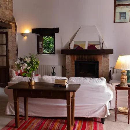 Chapel House Of Palacio De Hualle Near Comillas Вилла