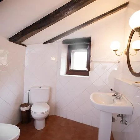 Vila Chapel House Of Palacio De Hualle Near Comillas Treceño