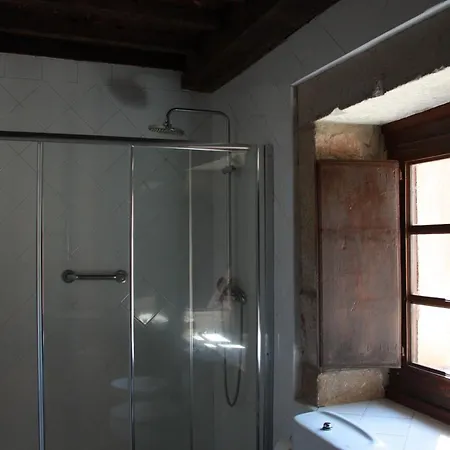 Vila Chapel House Of Palacio De Hualle Near Comillas *