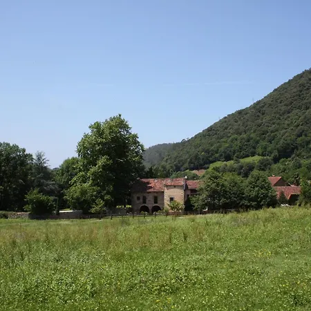 Chapel House Of Palacio De Hualle Near Comillas * Тресеньо