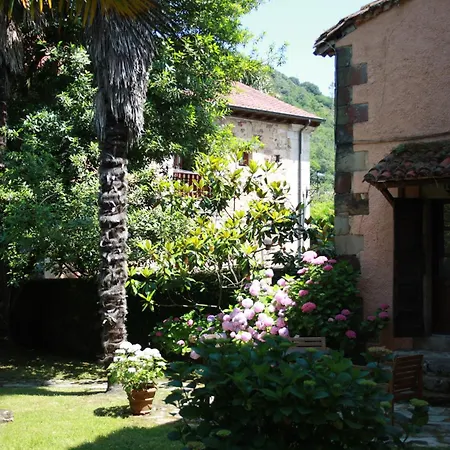 Chapel House Of Palacio De Hualle Near Comillas * Treceño