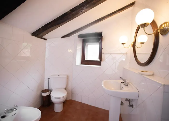 Villa Chapel House Of Palacio De Hualle Near Comillas Treceno