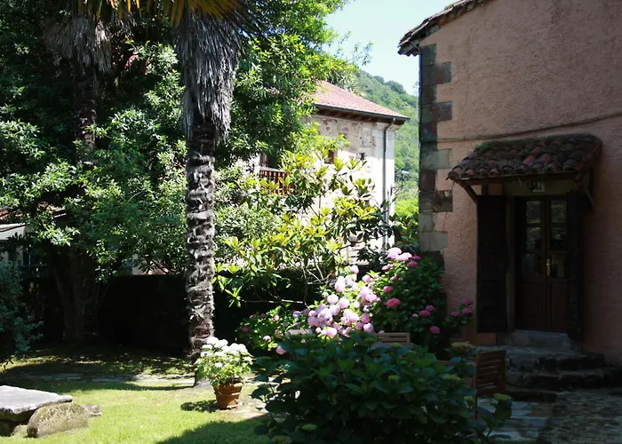 Chapel House Of Palacio De Hualle Near Comillas * Treceno